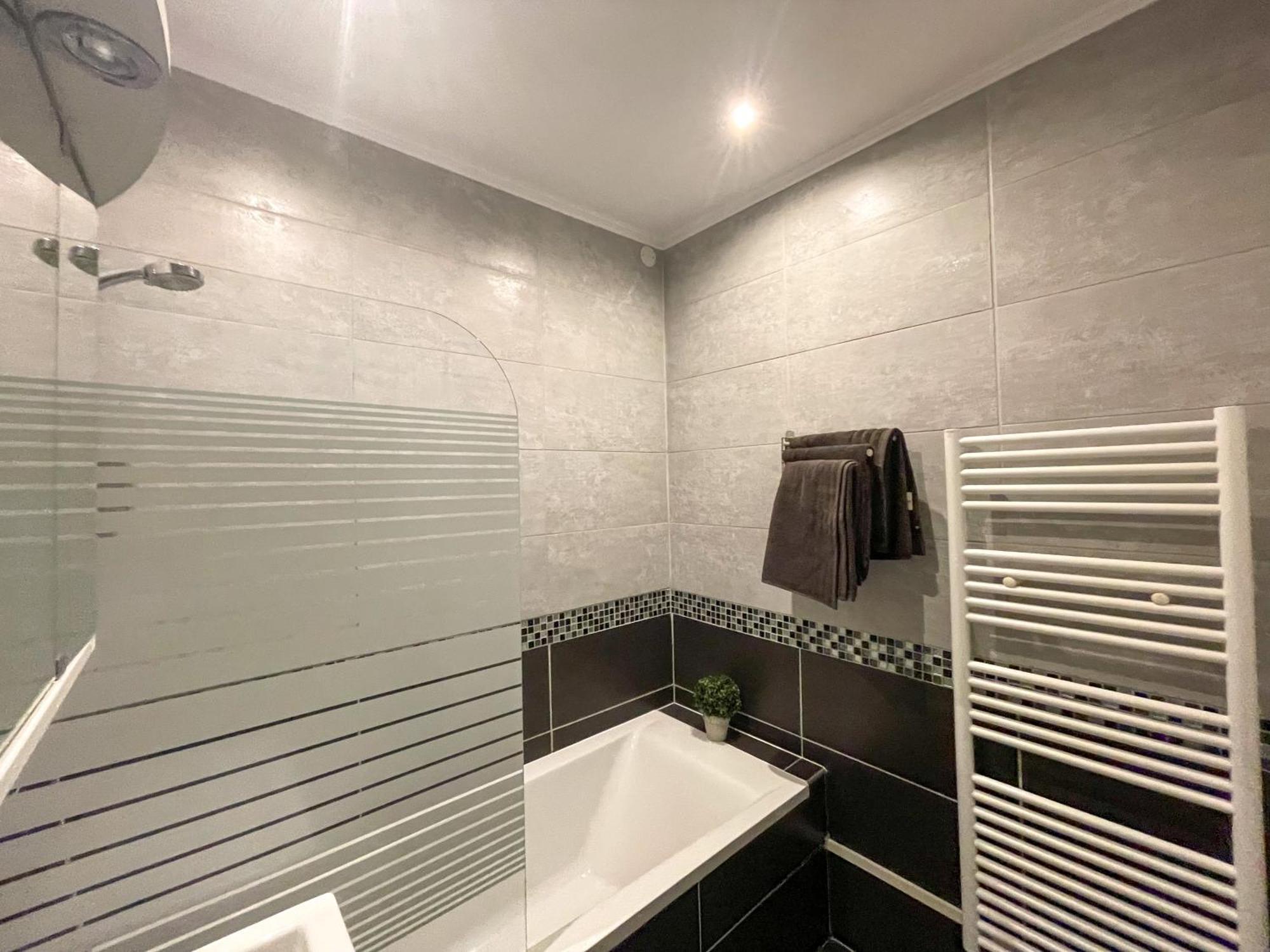 Superbe Appartement-Sauna-Cinema-Parking-Gare 阿棉 外观 照片